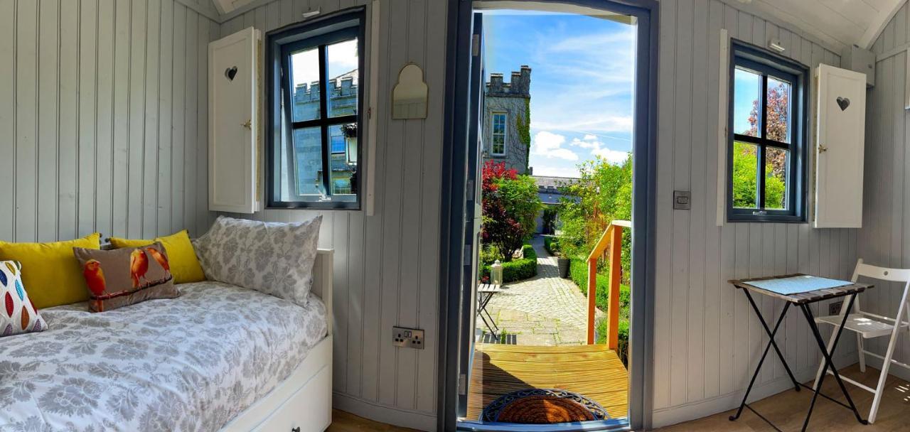 Holly Hut Shepherds Hut Jenkinstown Park المظهر الخارجي الصورة